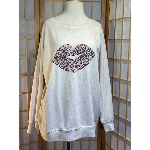 WildFox Lg Lipstick Fleece  - Picture 10 of 14